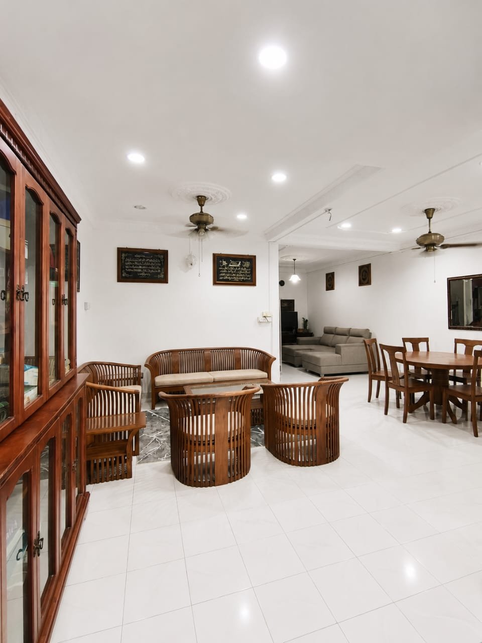 Ruang tamu utama Rumah Inap Batu Burok
